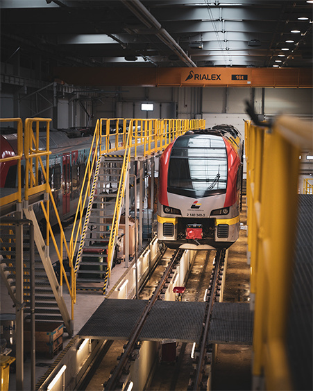Trainset raised on a lifting platform inside the ŁKA depot hall
